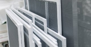 Москитные сетки на пластиковые окна Углич купить по цене от 916 руб.
